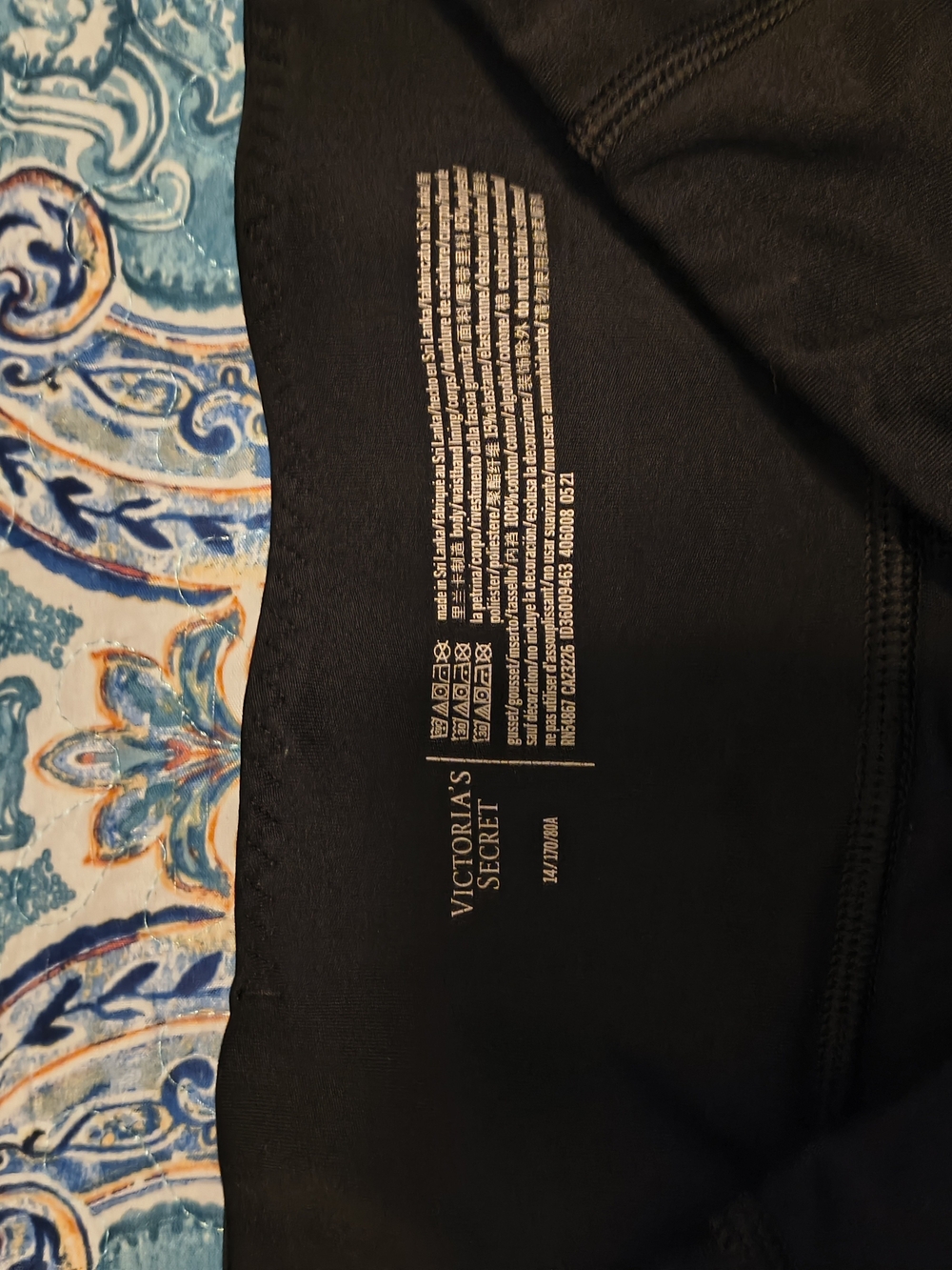 Victoria's Secret Black Leggings with Side Pockets - Picture 3 of 4